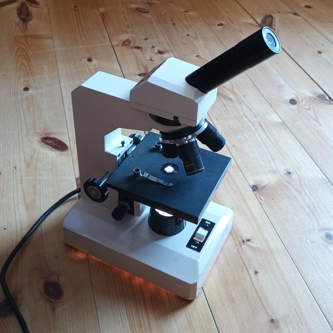 Microscope