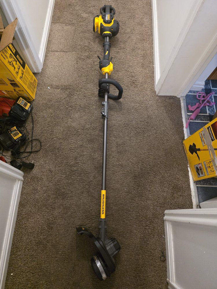New DEWALT FLEXVOLT 60V MAX Brushless Cordless 15-inch String Trimmer (Tool Only)