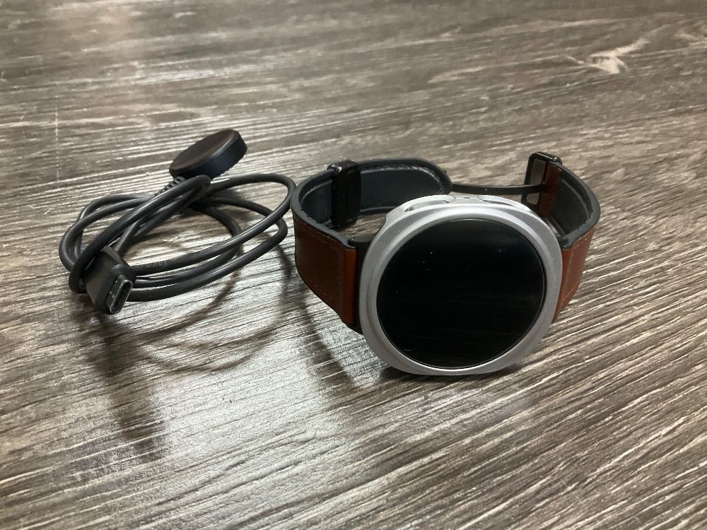 SAMSUNG SM-L335U SMARTWATCH W/ CHARGER