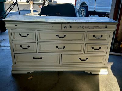 Dresser