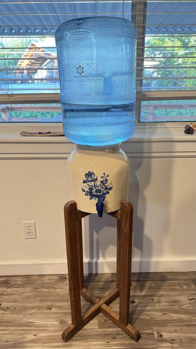 Cute Water Dispenser + 3x 5-Gallon Containers