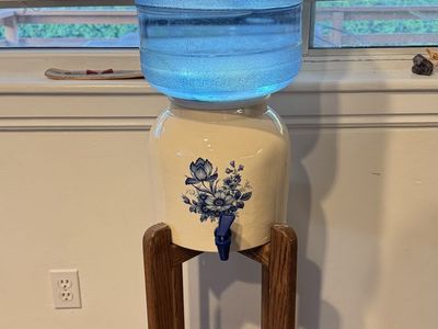 Cute Water Dispenser + 3x 5-Gallon Containers