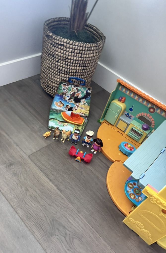 Vintage Dora The Explorer House And Accessories