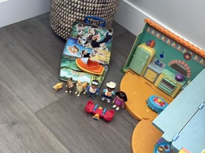Vintage Dora The Explorer House And Accessories