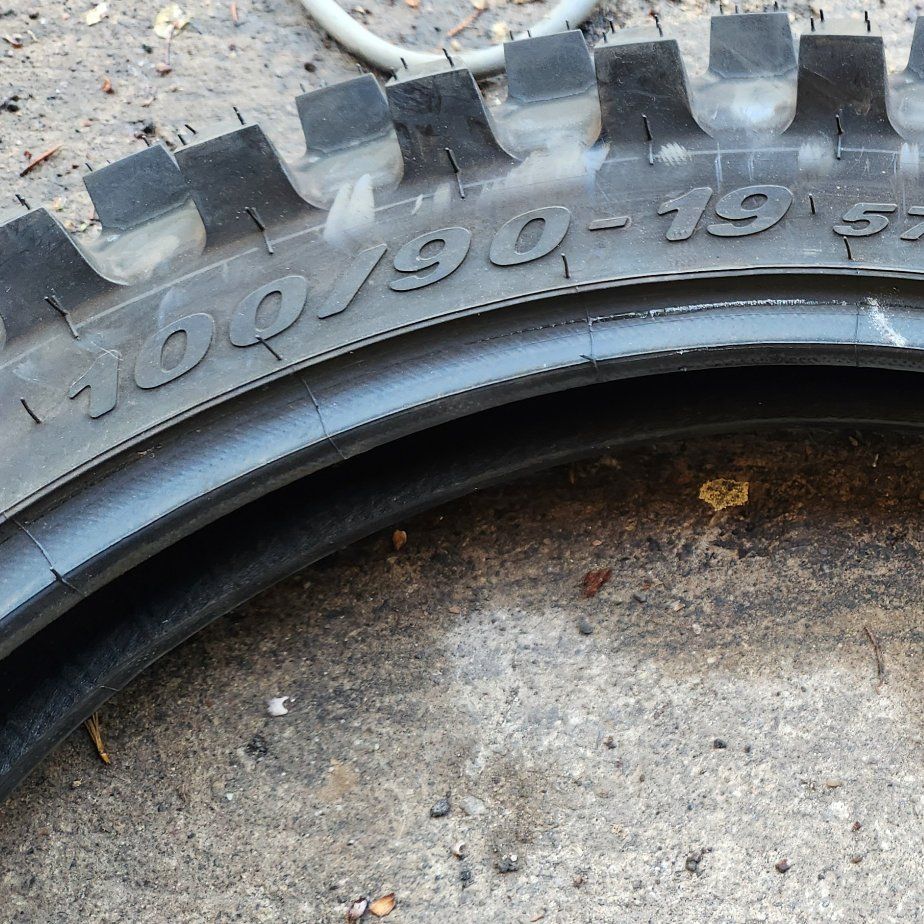 100/90-19 PIRELLI SCORPION MX32