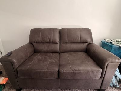 Ashley Furniture Navi Loveseat
