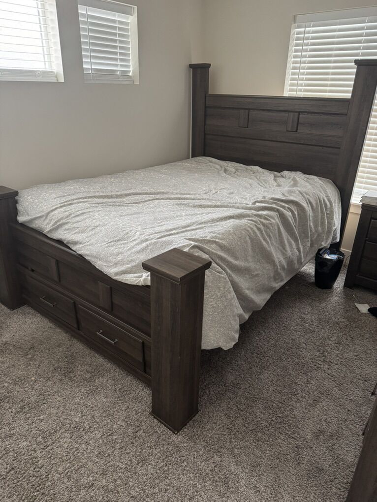 Queen Bedroom Set