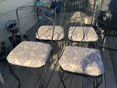 Set of 4 black wrought iron chairs