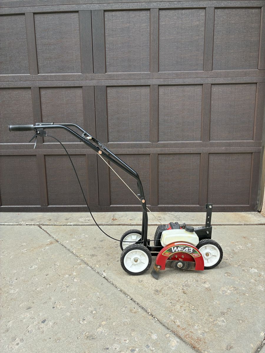 Earthquake WE43 Gas Lawn Edger, 43cc 2-Cycle Viper Engine, Unused