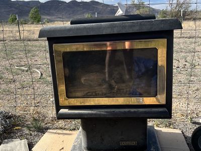 Free standing propane fireplace