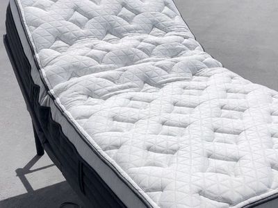 Helix Midnight Luxe Twin XL Mattress w/ Adjustable Base