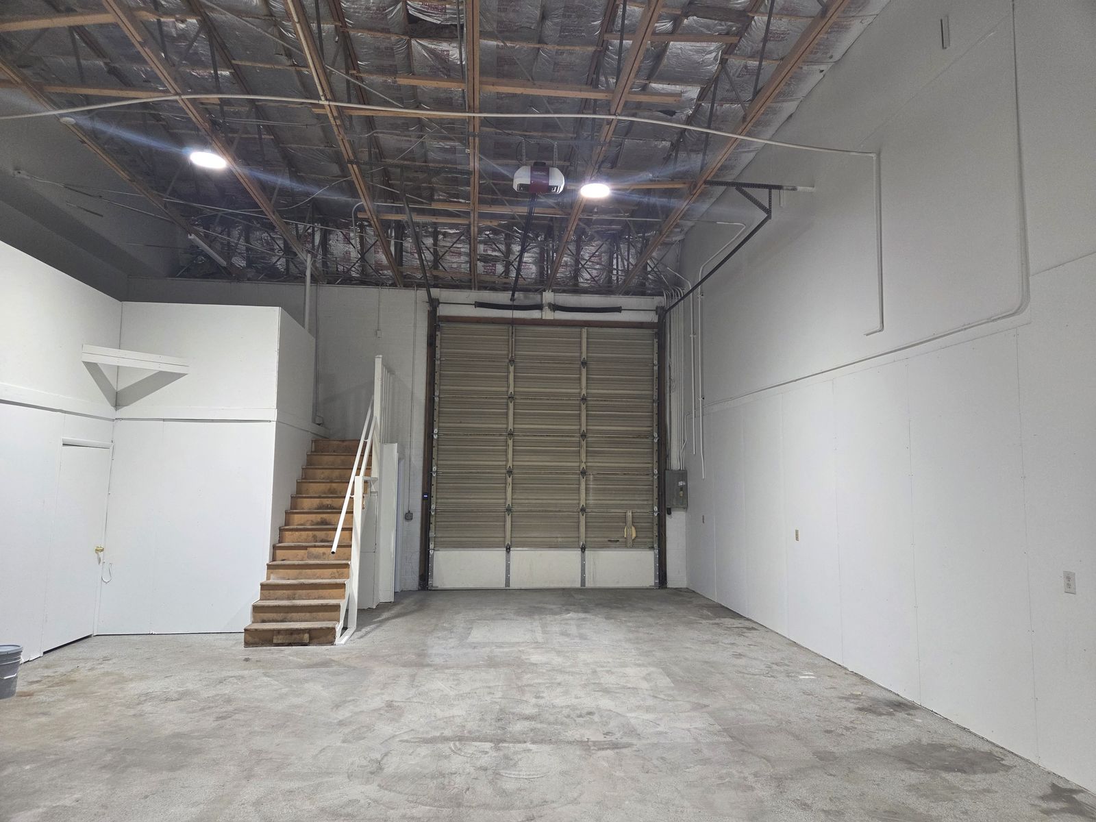 Main image 6
