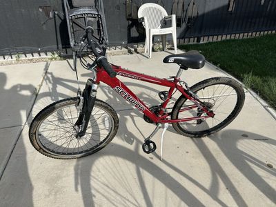 Schwinn Ranger 24" Boy's Mountain Bike - Red