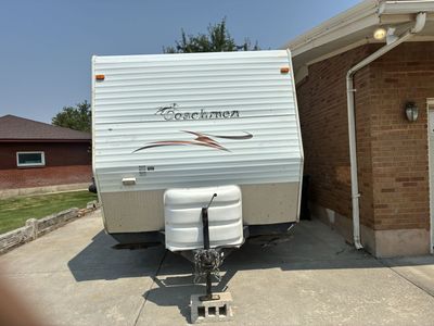 2007 coachman 26 foot long camping trailer good condition