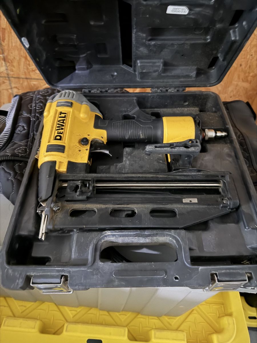 DeWalt D51844 Heavy Duty 3-1/2" Framing Nailer with Case - Used, Good Condition