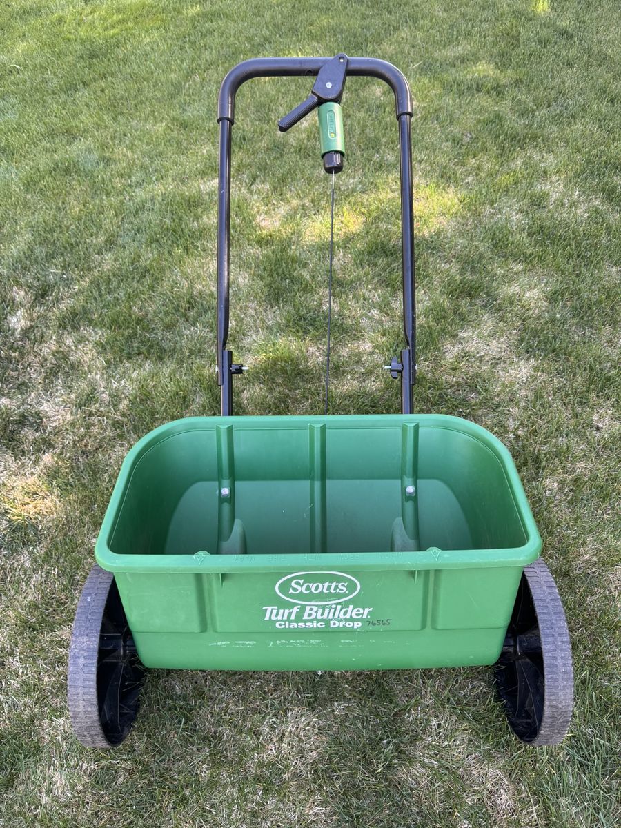 Scotts Turfbuilder Classic Drop Spreader