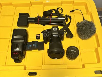 Canon EOS M50 Complete Video/Photo Bundle – Like New – $750