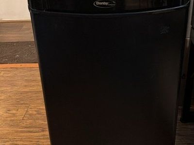 Danby Designer 2.6 Cu. Ft. Mini Refrigerator – Excellent Condition