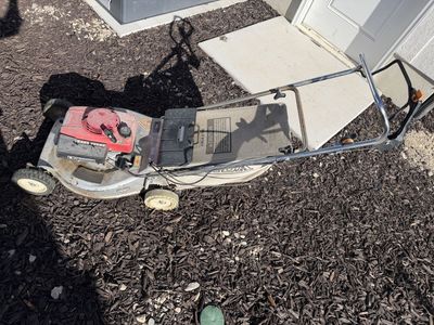 Honda HRA 214 lawnmower