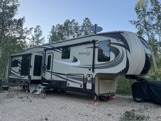 2017 Jayco Pinacle 36 Foot Luxury RV