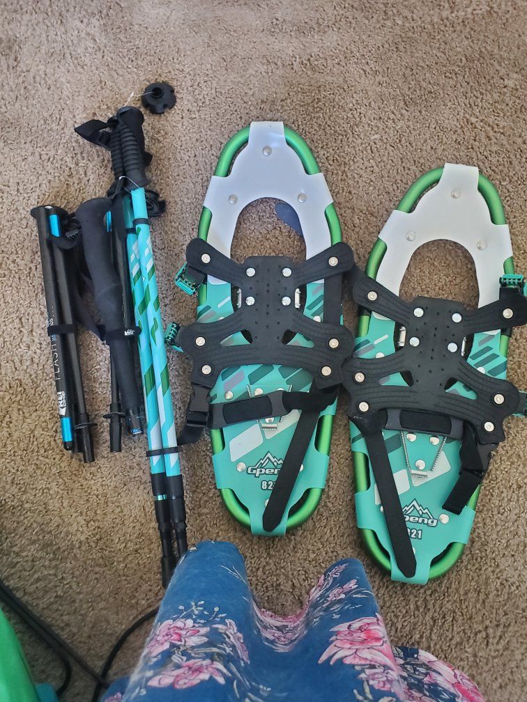 Gpeng 21 Inch Snowshoes Set with Poles and Carrying Bag