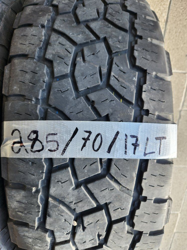 285/70r17 toyo open country at