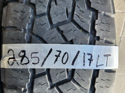 285/70r17 toyo open country at