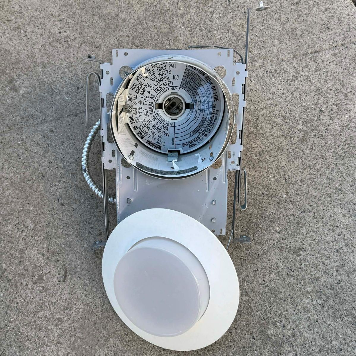 Halo Recessed 6.5" Can Light with Trim H-7T
