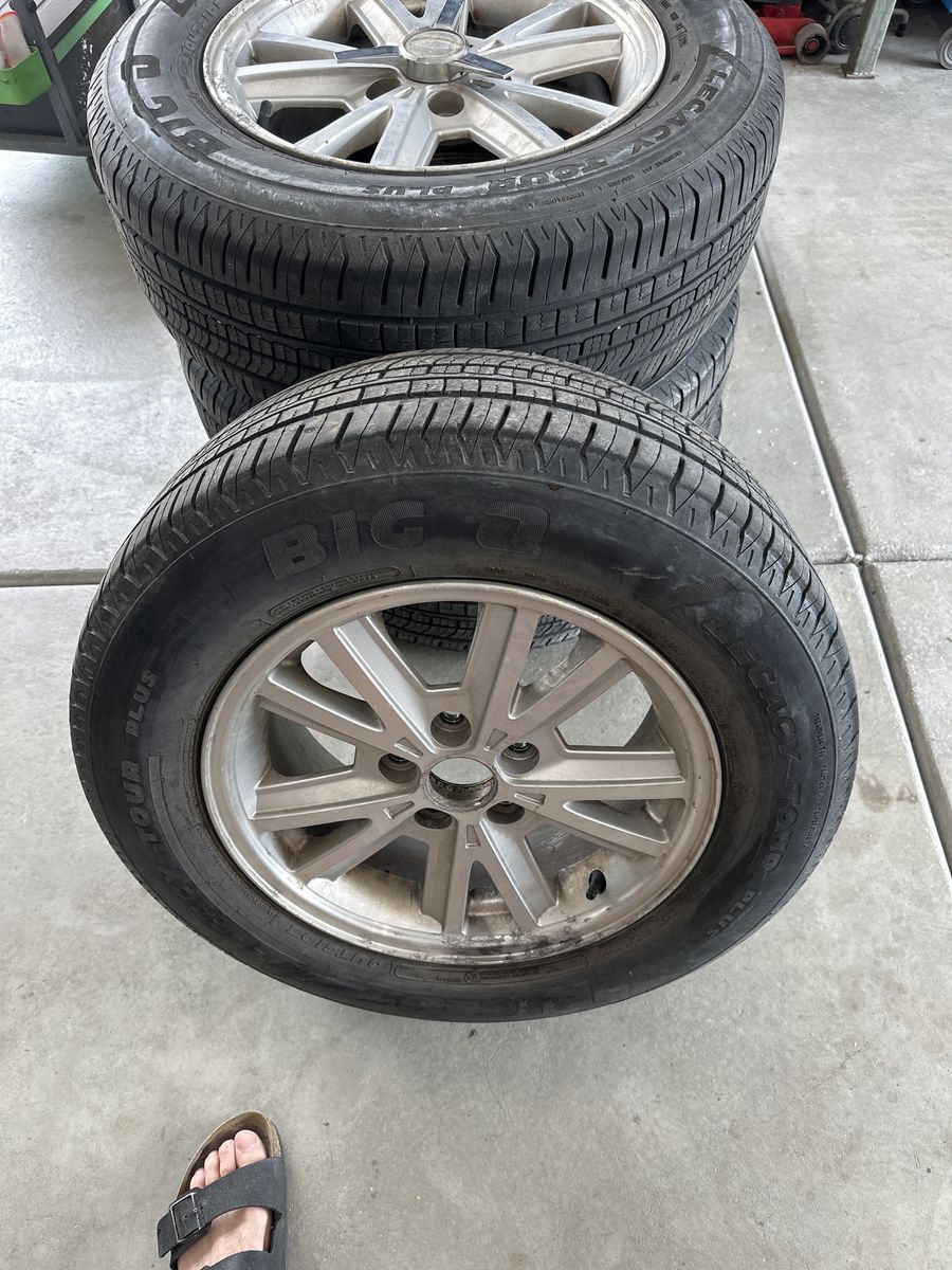 2007 Mustang aluminum 16 inch wheels