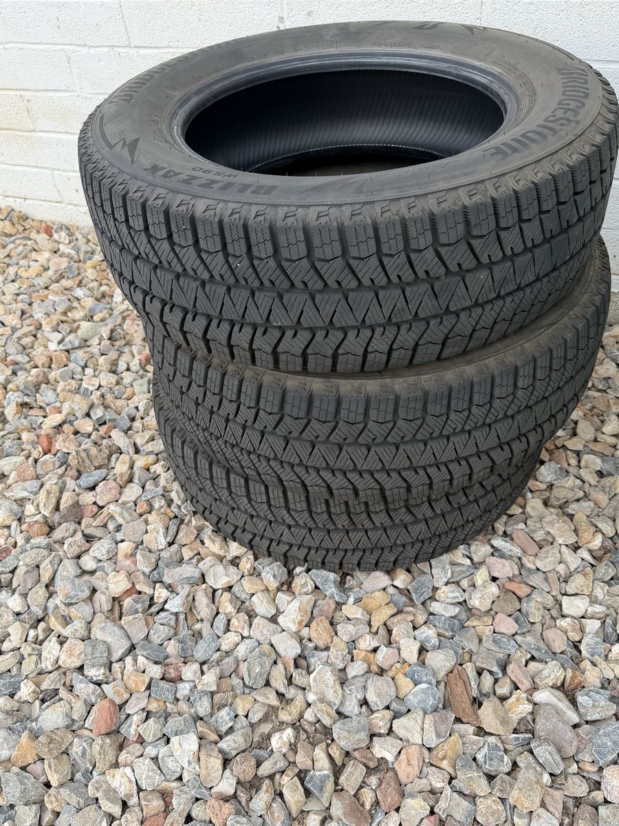 Bridgestone Blizzak 225/65r17
