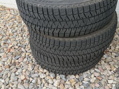Bridgestone Blizzak 225/65r17