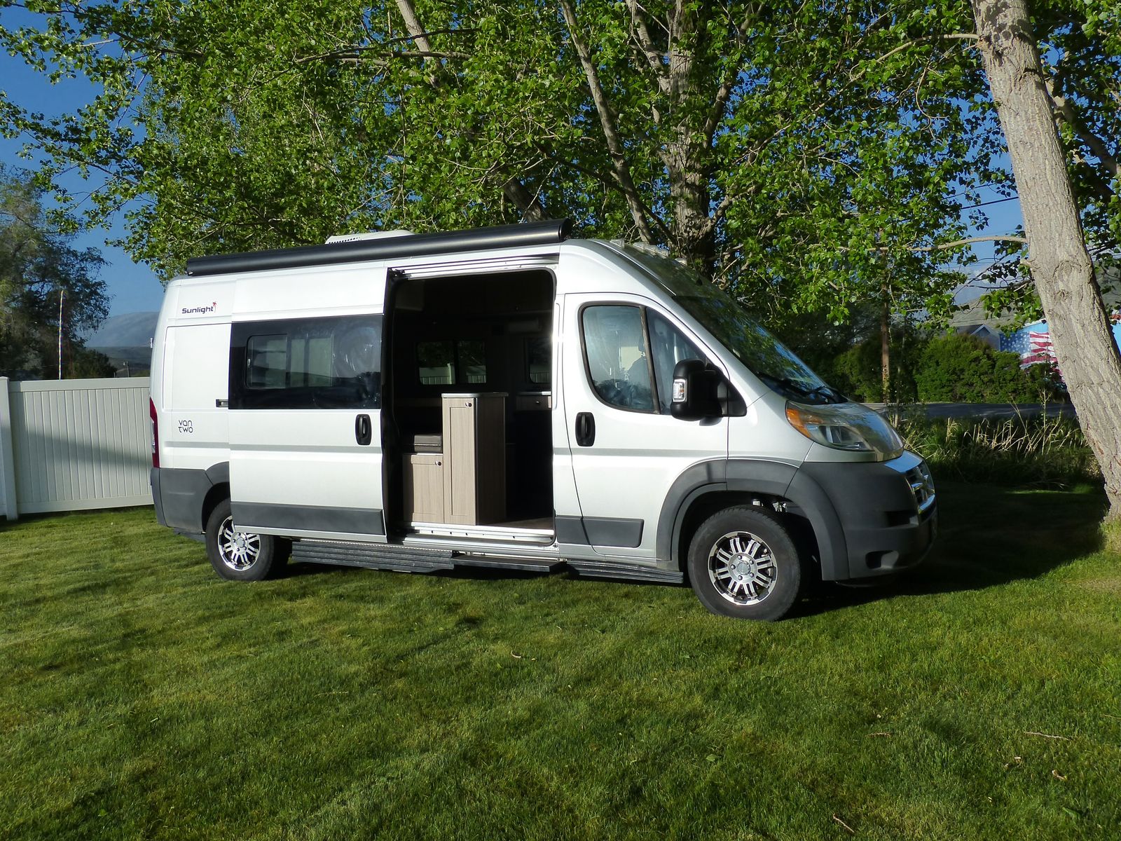 LOW MILES /  HIGH QUALITY ERWIN HYMER VAN