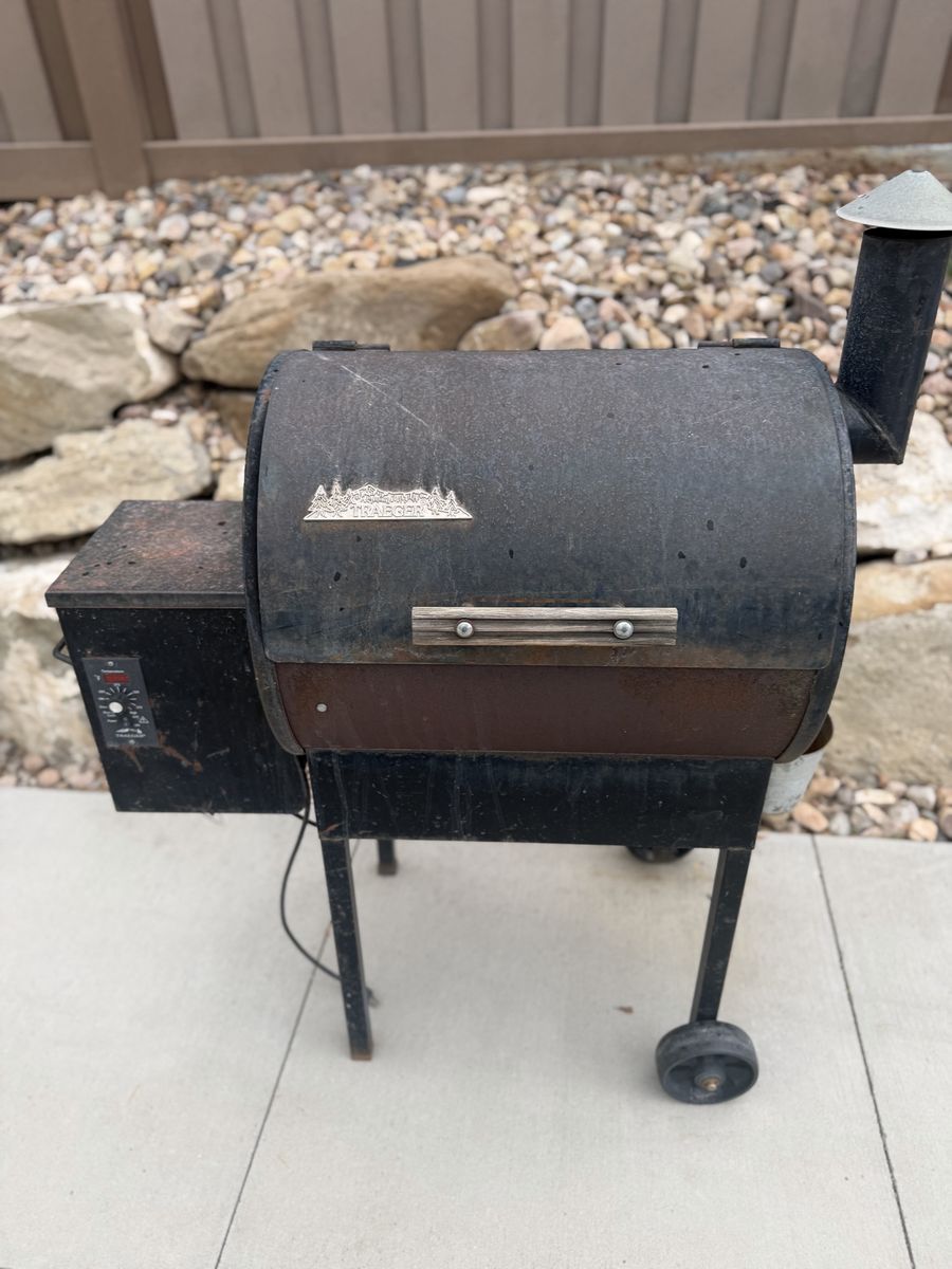 Traeger Wood Pellet Grill and Smoker - Used