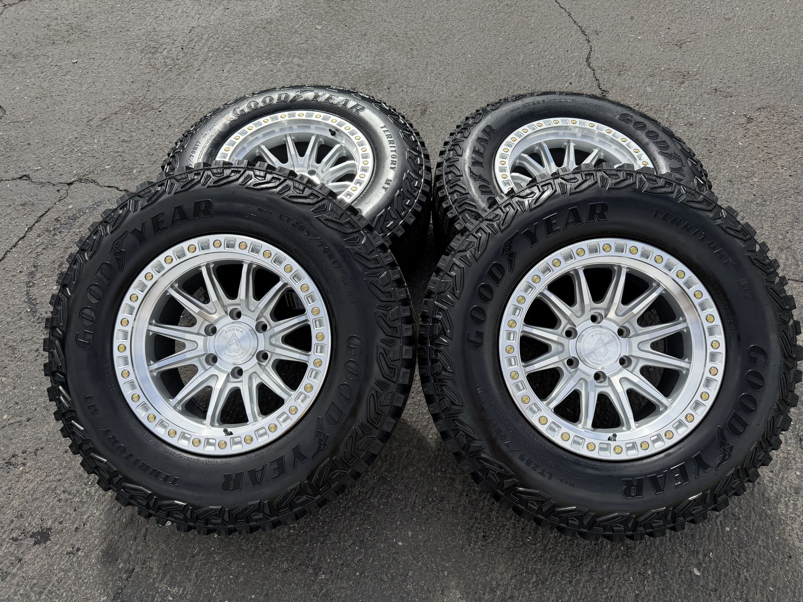 New LT285/70r17 Goodyear Silver Arena 6x135 Ford 6