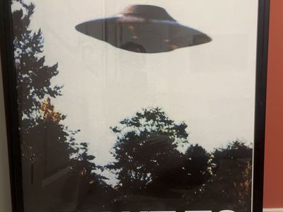 Professionally framed, I want to believe UFO poster