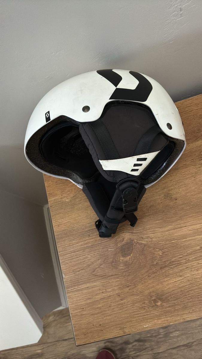 Adult Medium Snowboard Helmets.