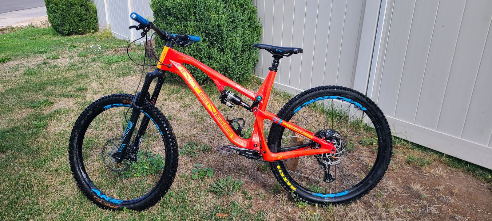 Intense Recluse Carbon 27.5 – Large – RockShox / SRAM / Shimano
