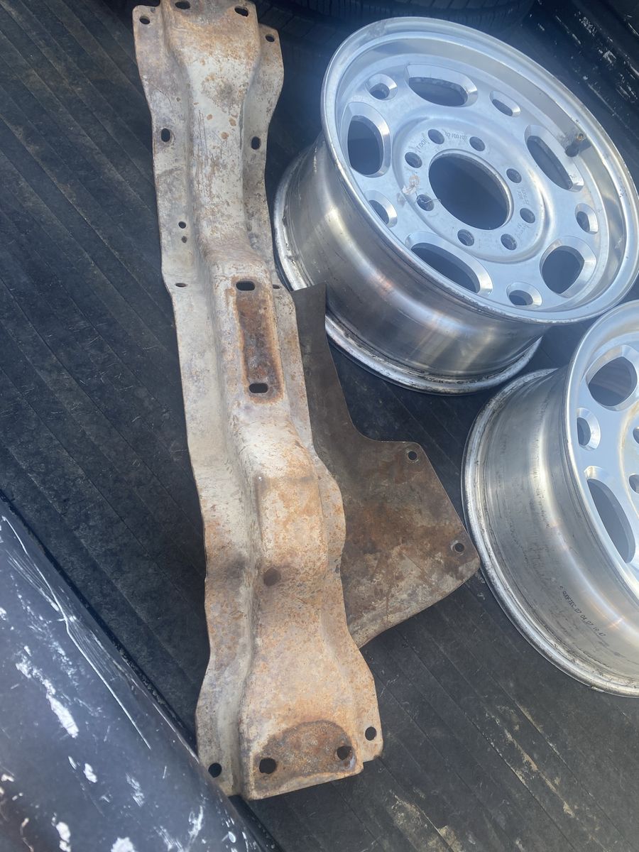 Crossmember/skid plate for Chevy Squarebody.