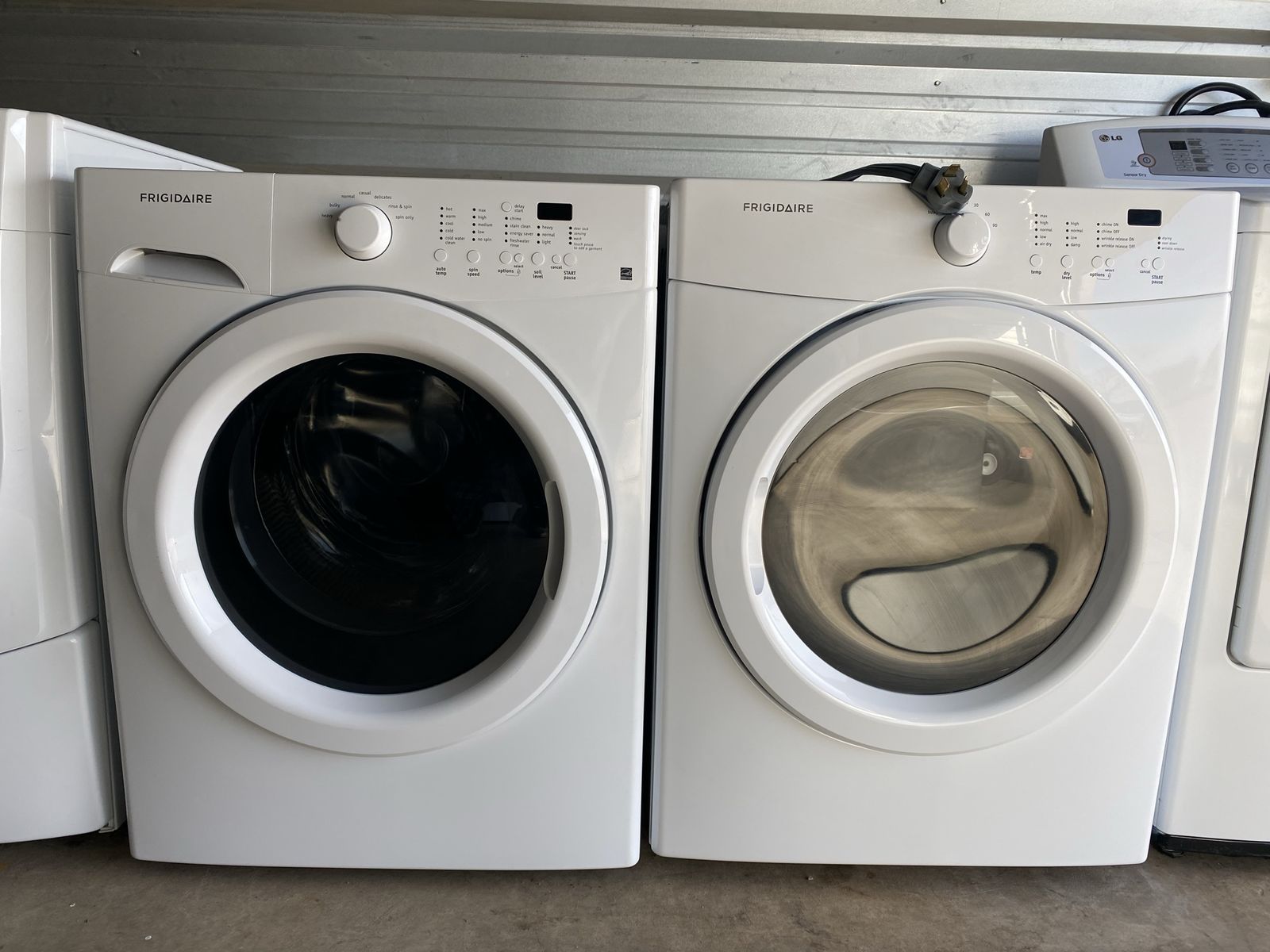 Frigidaire washer and 3 prong electric dryer