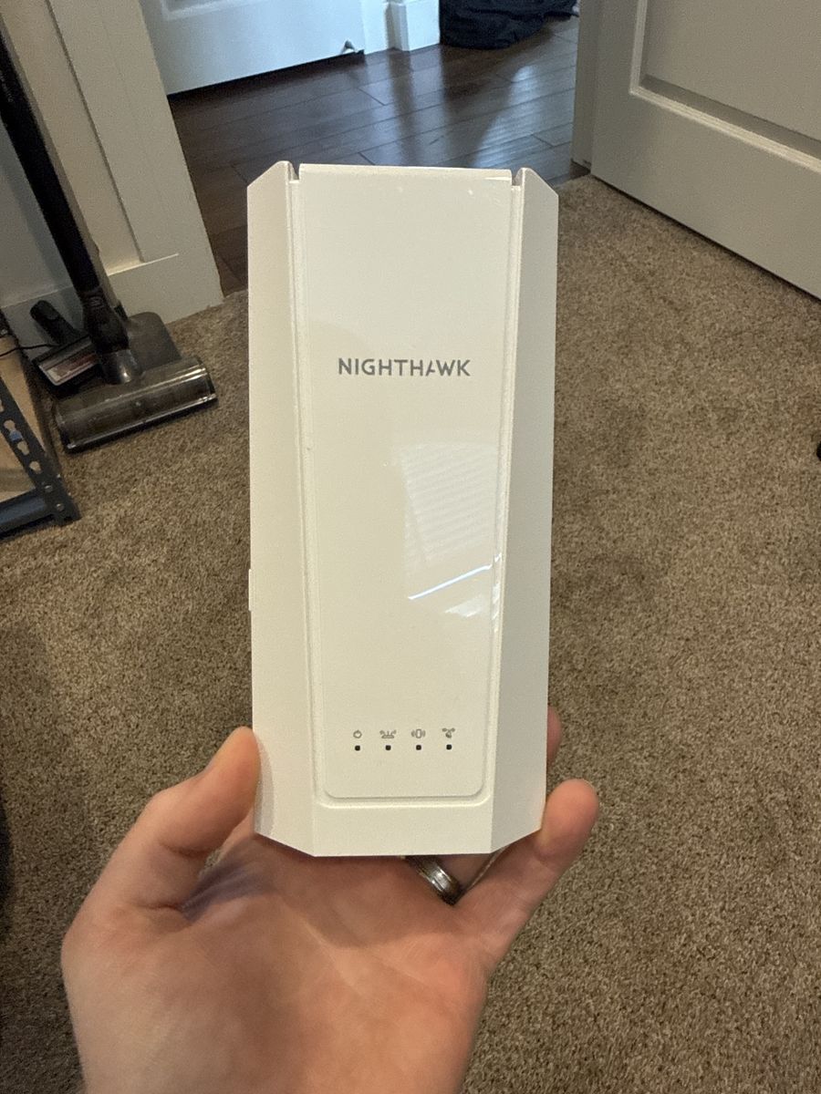 Nighthawk Netgear BE5000 wallplug Extender