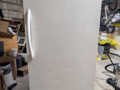 Frigidaire stand up deep freeze