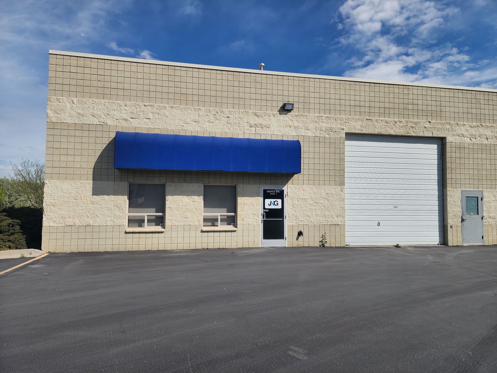 Title: 3,000 SF Warehouse (19’ Ceilings) + Office & Reception | Prime Bluffdale Near I-15 & The Point