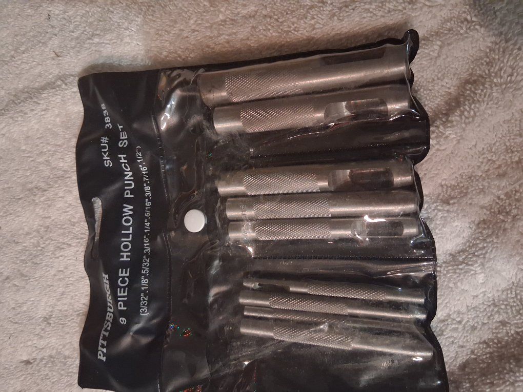 Hollow punch set