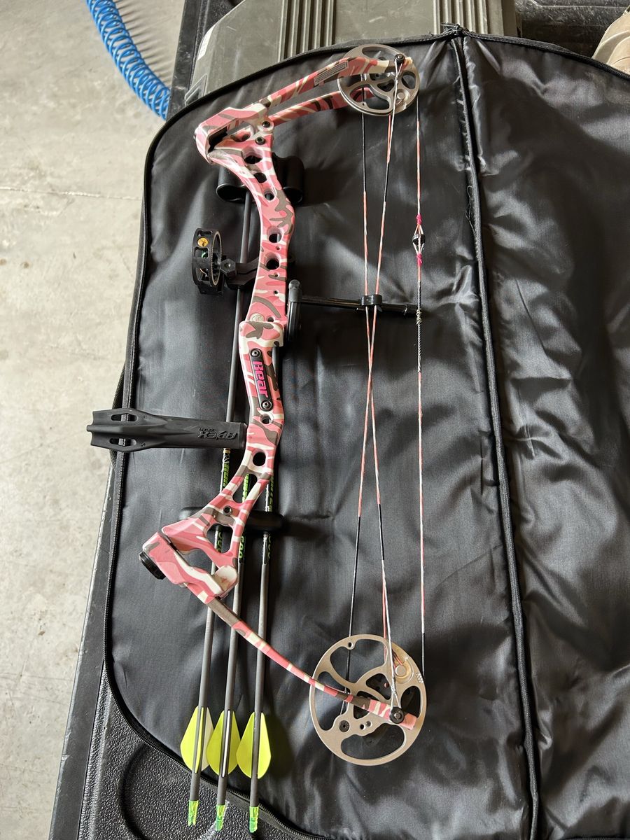 Bear Archery Compound Bow Pink Camo Package with Sight, Quiver. 