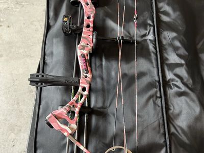 Bear Archery Compound Bow Pink Camo Package with Sight, Quiver.