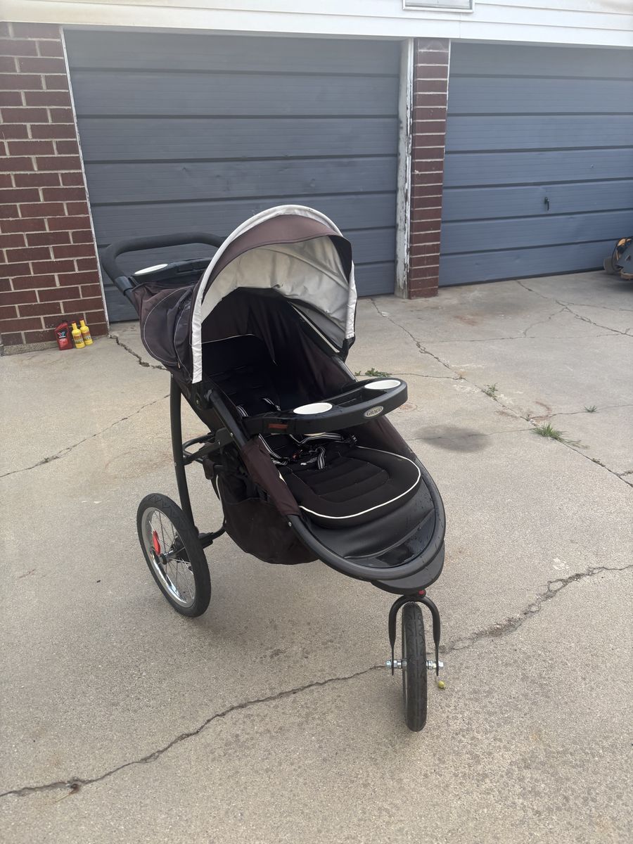 Graco jogging stroller