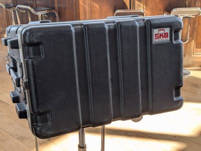 Professional SKB 19" 6U Road Case – 16" Deep