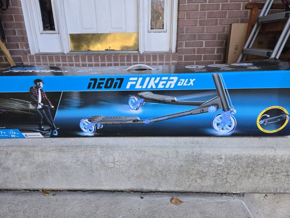 NEON FLIKER DLX DRIFT SCOOTER, NEW, IN SEALED  BOX