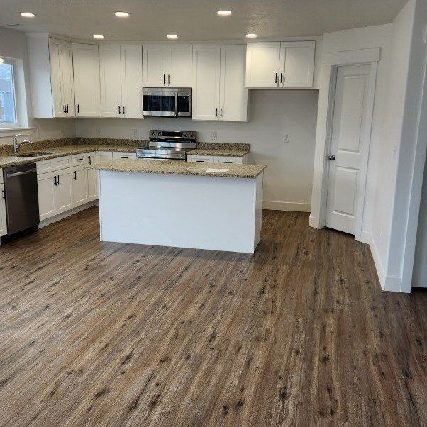 9x60 20mil waterproof lvp  $1.29sqf