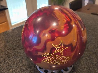Roto Grip Ultimate Wrecker 13 lb Bowling Ball - Excellent Condition